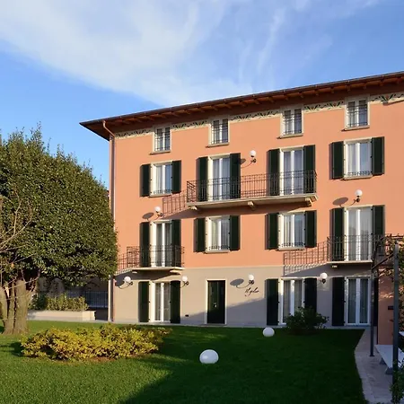 Sleeps 8 Pool Air Con Wifi Lezzeno